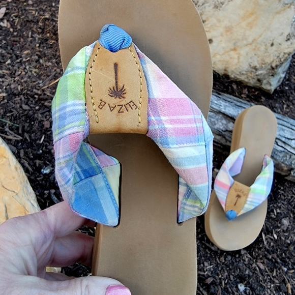 ELIZA B. ♡ Super-Sweet 'n Cute Pastel Plaid 'n Leather Flip Flop Thong Sandals 5 - Picture 13 of 17
